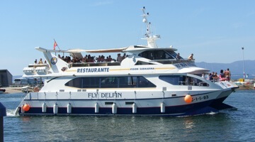 Vista Aérea de Estribor del Barco Restaurante Fly Delfín navegando